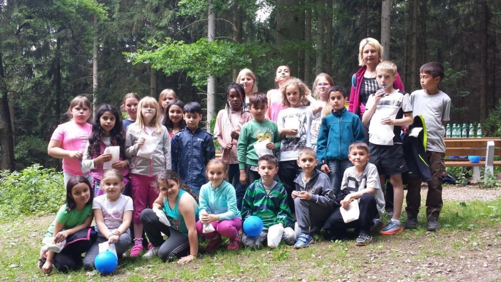 Die Schüler der offenen Ganztagsschule erforschten den heimischen Wald durch eine Schnitzeljagd. von privat