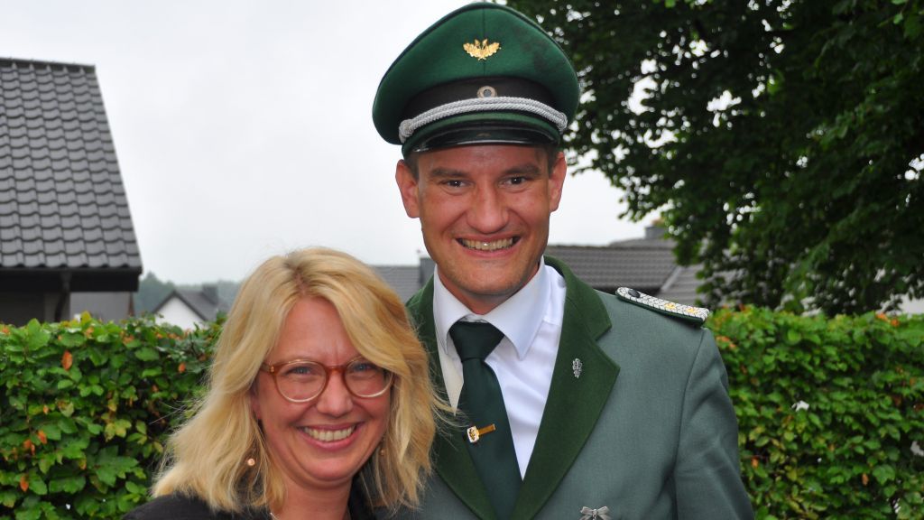 Karl-Ulrich Vogt regiert gemeinsam mit seiner Ehefrau Bianka über die Schützen des Heimatschutzvereins St. Hubertus Rhode. von Ina Hoffmann