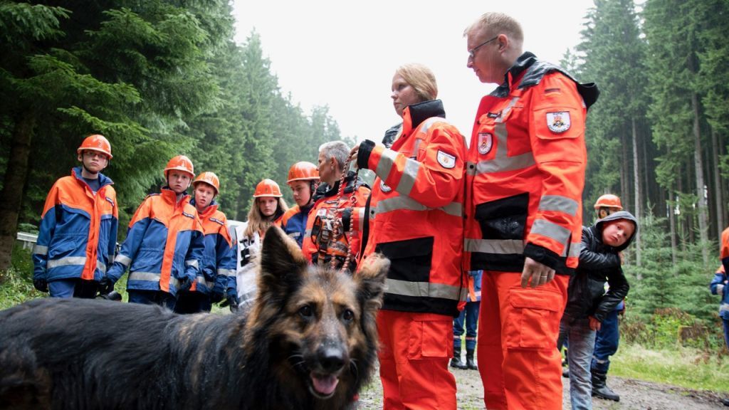 Mit Hilfe der Hunde wurden die vermissten Personen im Wald schnell gefunden. von privat