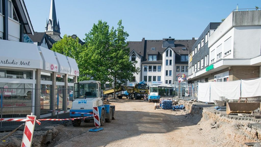In Altenhundem wird der Platz „In den Höfen“ umgestaltet. Die Bauarbeiten sollen noch bis Dezember andauern. von Christine Schmidt