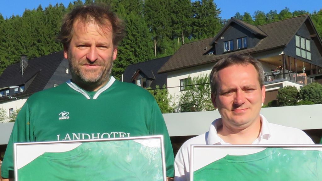 Zwei "Legenden" werden beim Sportfest Oberelspe verabschiedet. von Tobias Grewe