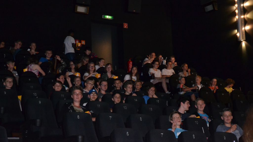 300 junge Sparkassen-Kunden durften sich den neuen Film "Ich einfach Unverbesserlich 3" im Olper Kino ansehen. von Spar ODW
