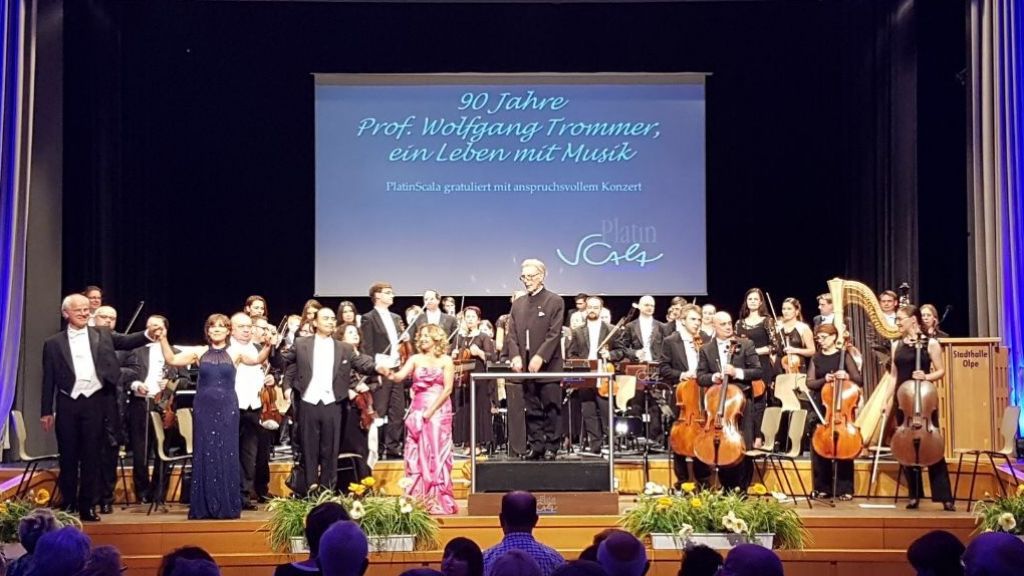 Die Platin-Scala unter der Leitung von Prof. Wolfgang Trommer begleitete eindrucksvoll die Stimmen der Solistinnen und Solisten.  von privat