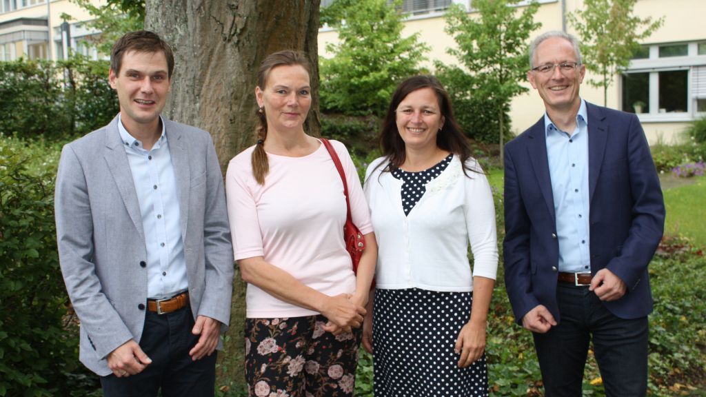 Sebastian Hüpper, Sonja Becker, Patricia Hecker und Klaus Kinkel hoffen, im Kreis Olpe bald drei neue Großtagespflegestellen eröffnen zu können. von Kreis Olpe