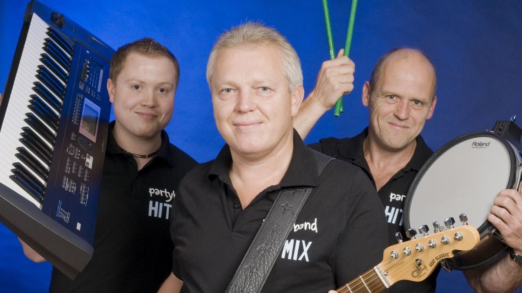 Die Partyband „Hitmix“ sorgt für musikalische Unterhaltung. von Partyband Hitmix