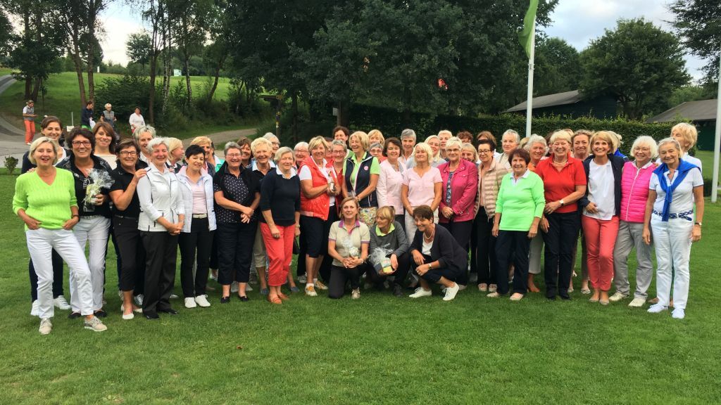 Rund 50 Golferinnen nahmen an dem Benefizturnier im Golfclub Repetal teil. von privat