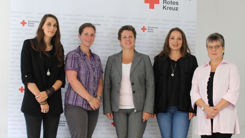 Das Team bietet Flüchtlingen im Kreis Olpe Beratung an (von links): Lisa Wagener, Silvia Gipperich, Birgit Eberhard, Pervin Temiz und Karin Blumentrath. von Patricia Korn