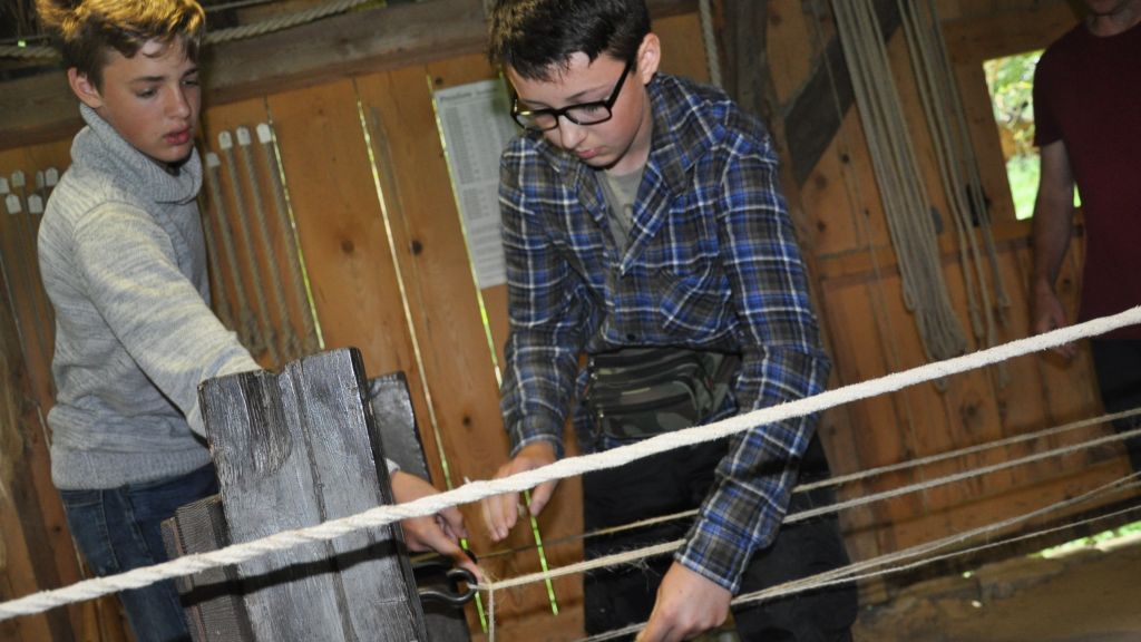 Auf althergebrachte Weise ein Seil anzufertigen, war eine von vielen Mitmachaktionen im Freilichtmuseum. von kjkhaus / privat