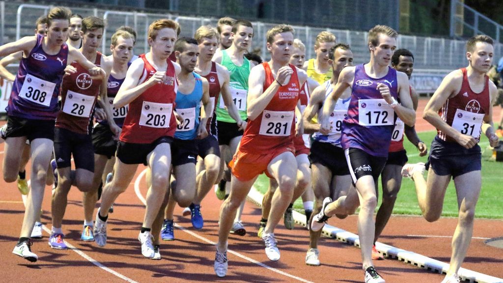 Das Bild zeigt Marco Giese (Nr. 281) beim 3000-Meter-Start. von privat
