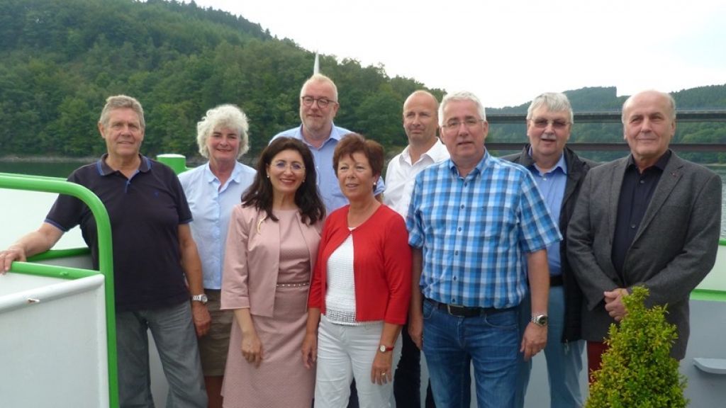 Gruppenfoto der heimischen Kommunalpolitiker beim Biggesee-Treff. von privat