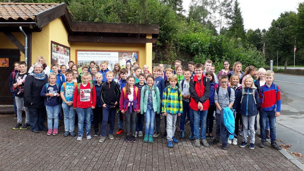 56 Kinder und Jugendliche nahmen an dem Ausflug ins Fort Fun Abenteuerland teil. von privat