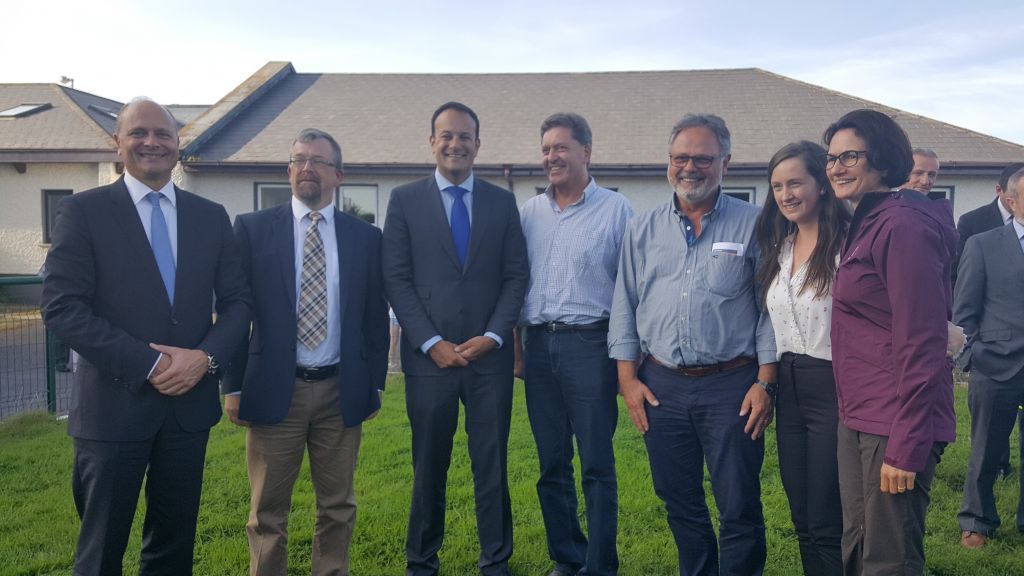 (von links): Prof. Dietmar Heimes (Mitinitiator des Austausches vor 10 Jahren), Conleth Dillon (irischer Deutschlehrer), Premierminister Leo Varadkar, Schulleiter Berthold Schleime, Jürgen Lambrecht (stellvertretender Schulleiter), Marina Mulvihill (irische Koordinatorin) und Ilse Beul (deutsche Koordinatorin). von privat
