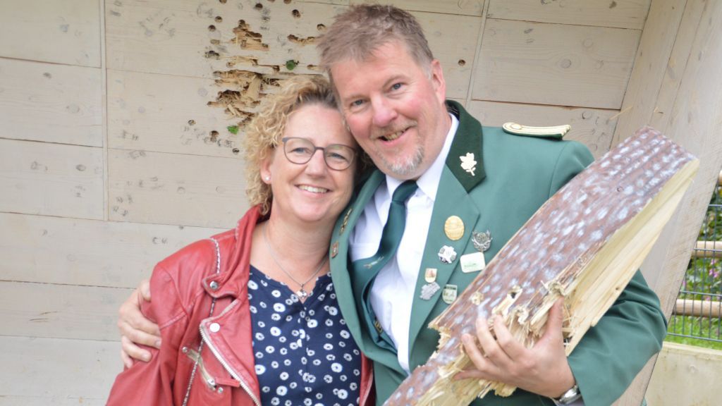 Das neue Bamenohler Königspaar: Jürgen und Simone Arens. von Barbara Sander-Graetz