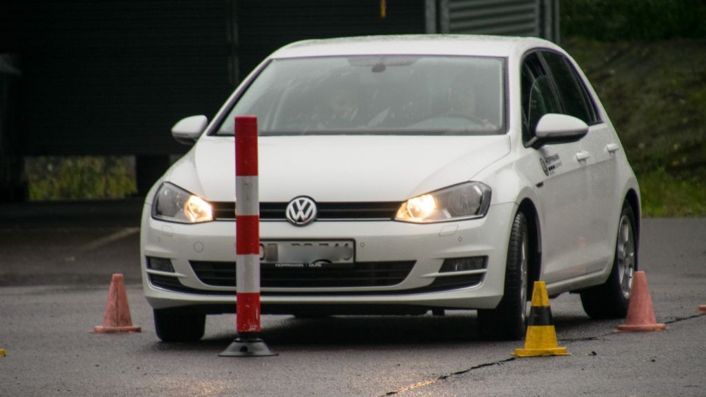 Den Schülern werden für die Verkehrssicherheitstage Fahrzeuge zur Verfügung gestellt. von Sven Prillwitz