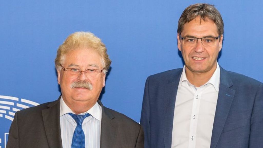 Peter Liese (rechts) übernimmt nun das Amt des Sprechers der CDU-Europaabgeordneten aus Nordrhein-Westfalen und wird somit Nachfolger von Elmar Brok. von privat