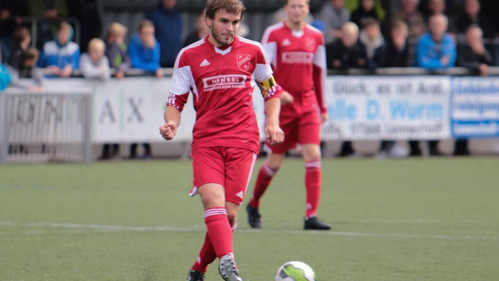 Moritz Thöne und der FC Lennestadt peilen die 4. Runde des Fußball-Kreispokals an. von Lukas Simon