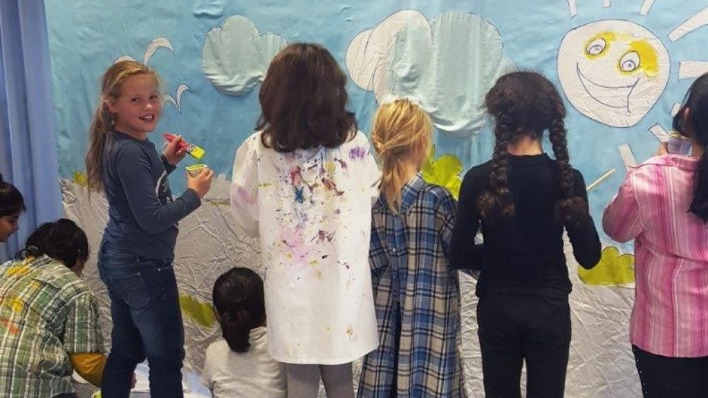 Kinder der Grundschule Ennest beim Kunstprojekt in diesem Jahr. von Carmen Mans