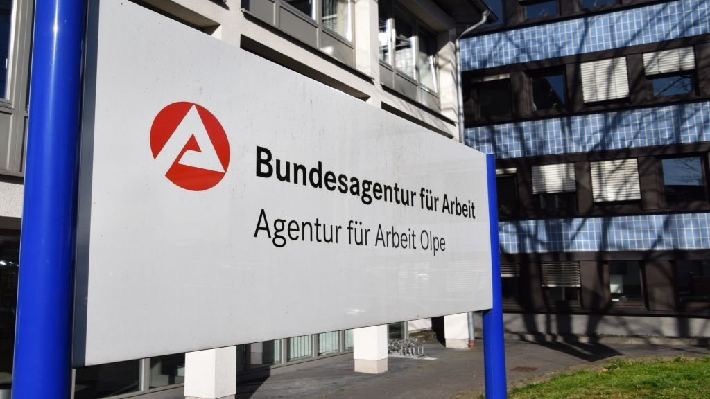 Die Arbeitslosenzahlen sind im Kreis Olpe gesunken. von Symbol Sven Prillwitz