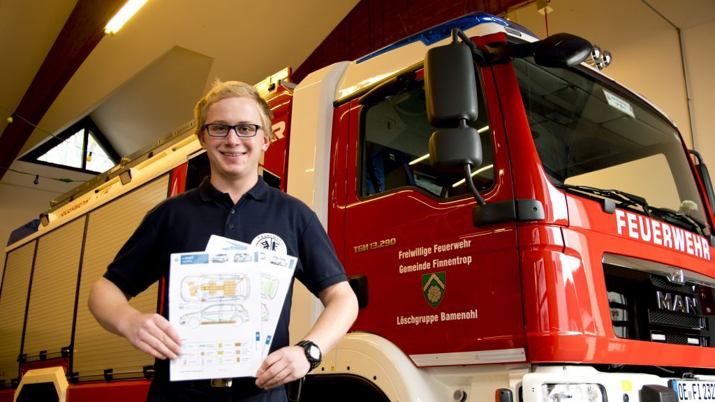 Florian Kramer ist für die Rettungskarte in Autos. von Feuerwehr Bamenohl