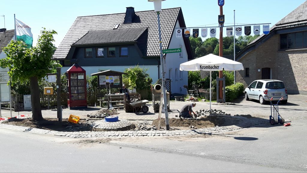 Der Platz vor der Kapelle in Frenkhausen wurde neu gestaltet. von privat