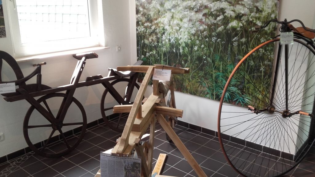 Ein Teil der Ausstellung beschäftigt sich auch mit dem Fahrrad, das es seit nunmehr 200 Jahren gibt. von privat