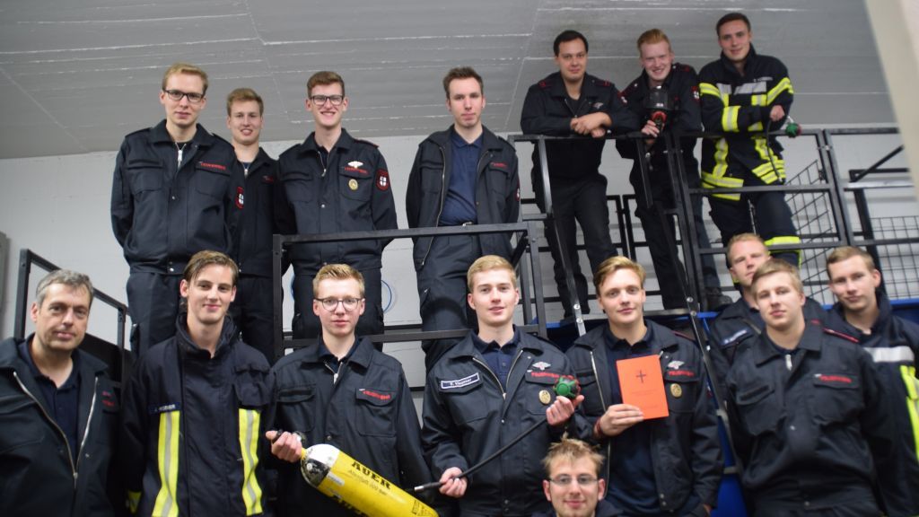 Die erfolgreichen Teilnehmer von den Feuerwehren in Attendorn und Finnentrop. von privat