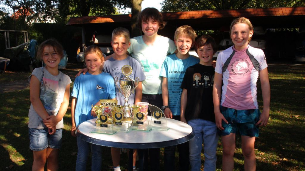 Die erfolgreichen Nachwuchssegler (von links): Johanna Brinkmann, Charlotte Schneider, Jonathan Brinkmann, Victoria Lappe, Sebastian Lappe, Caspar Schneider, Marleen Bickert. von privat