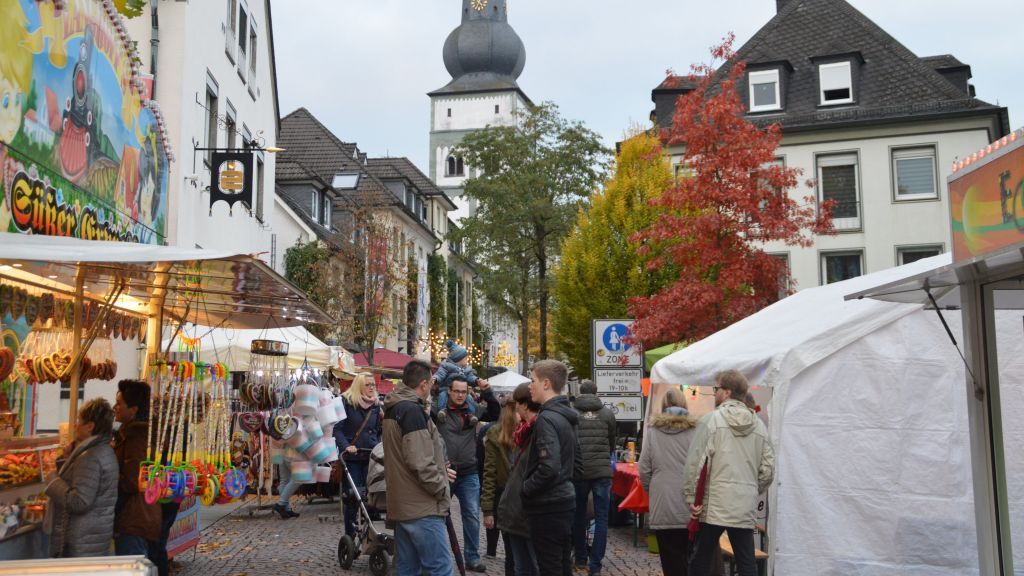 Vom 4. November bis zum 5. November 2017 findet der Attendorner Martinimarkt statt. von Barbara Sander-Graetz