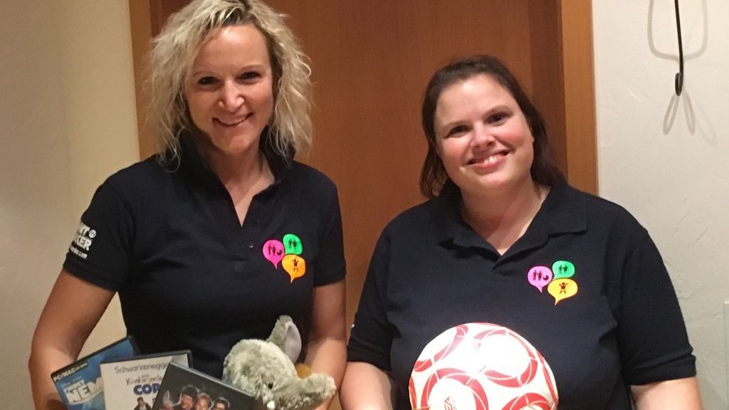 Freut sich auf die Spielzeug-Spenden aus dem Olper und Wendener Land: Katharina Weiß (links). von privat
