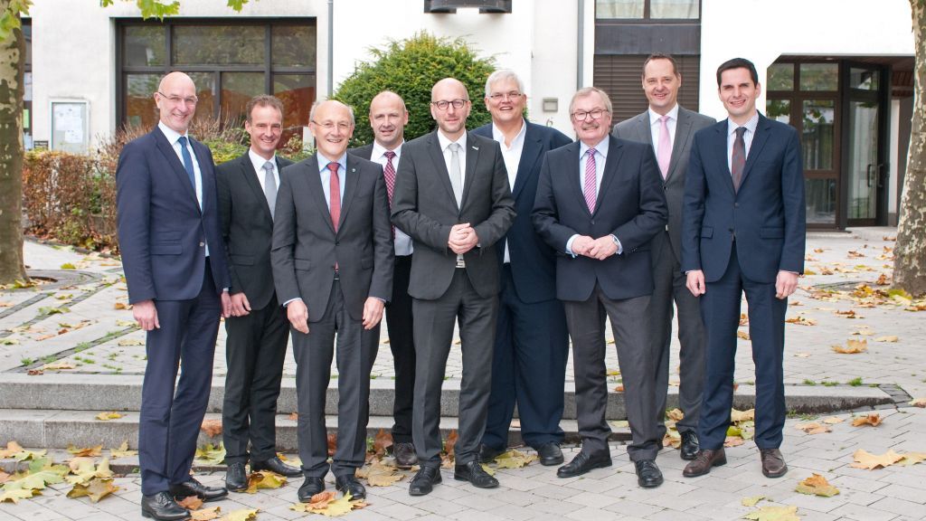 Regierungspräsident Hans-Josef Vogel (vierter von rechts) besuchte die Bürgermeisterkonferenz in Finnentrop. von privat