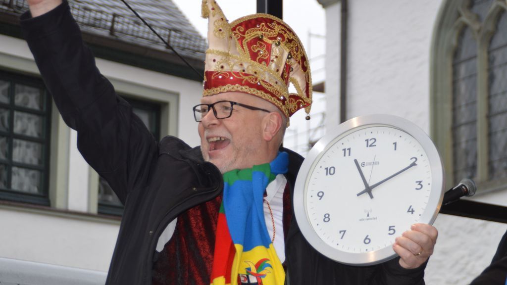 Pünktlich um 11.11 Uhr startete die Karnevalsparty in Attendorn. von Barbara Sander-Graetz