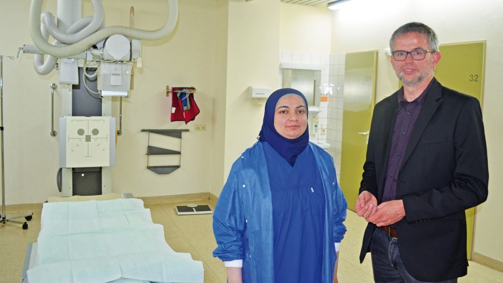 Rasha Al-Sammarraie arbeitete für sechs Wochen in der Röntgenabteilung der Helios Klinik Attendorn. von Helios Klinik Attendorn