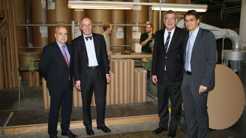 Peter Liese (rechts) bei seinem Besuch der Firma Grünewald in Hofolpe. von Europabüro für Südwestfalen