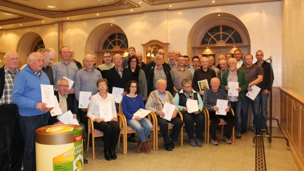 75 Honige erhielten eine Auszeichnung des Landesverbandes Westfälischer und Lippischer Imker. von privat