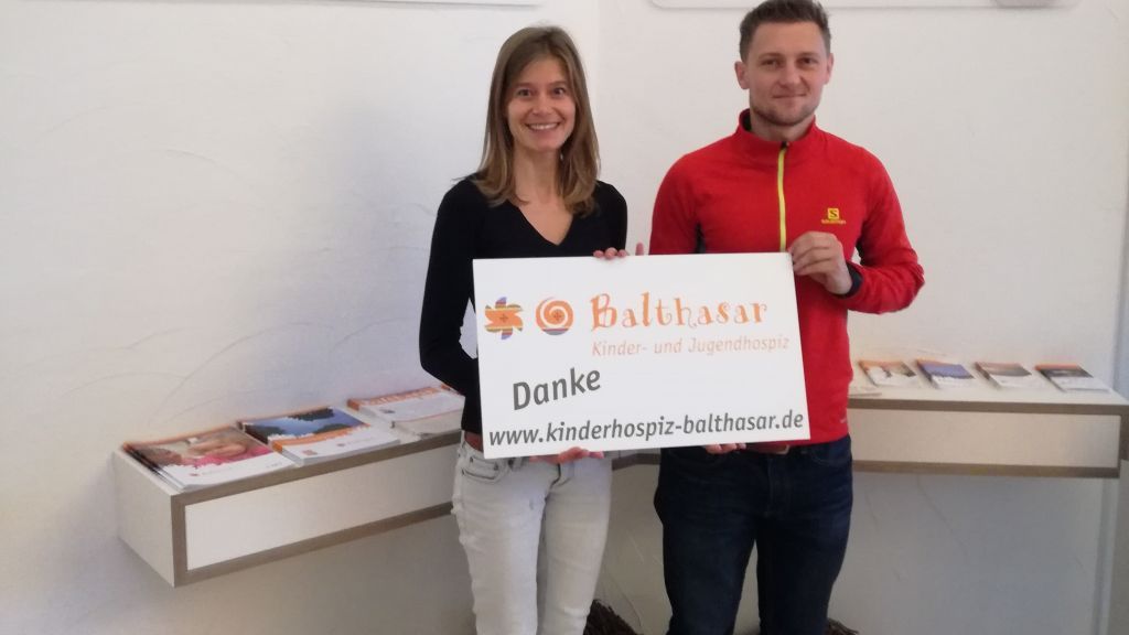 Nicole Binnewitt vom Kinderhospiz Balthasar, und Sportler Sergej Neu. von privat