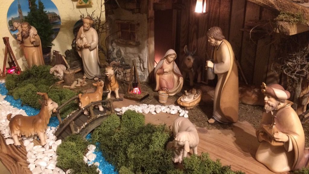 Über Jahre hinweg hat Katharina Ohm gesammelt und sich damit ihren Traum erfüllt: eine eigene große Krippe. von Katharina Ohm