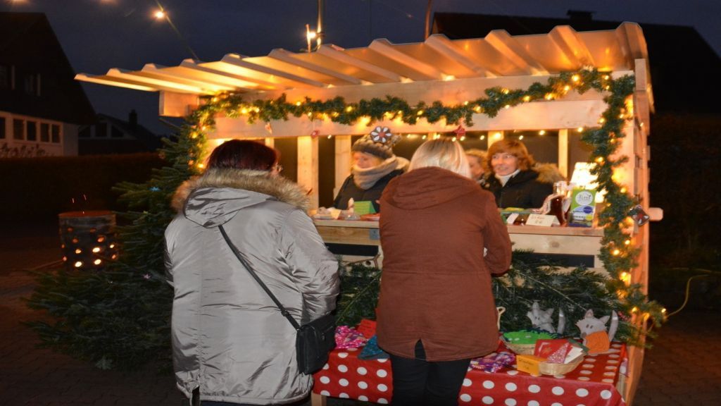 Freude in Altenhof: Bereits zum dritten Mal findet der Weihnachtsmarkt statt. von privat