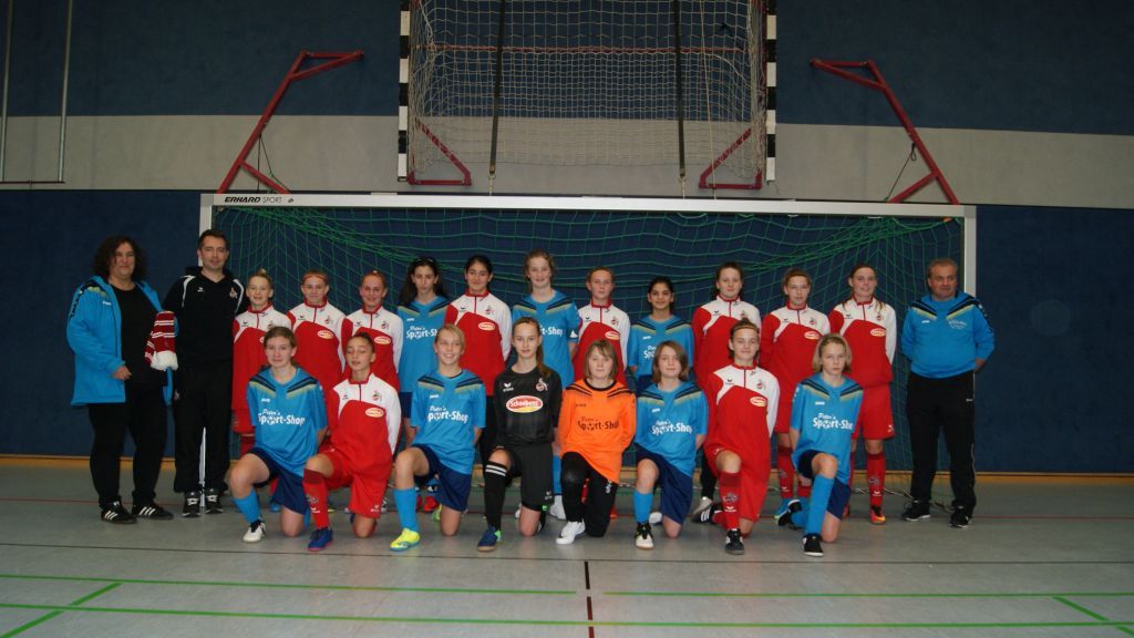 Die U15 Kreis Olpe (blau) und der 1.FC Köln. von privat