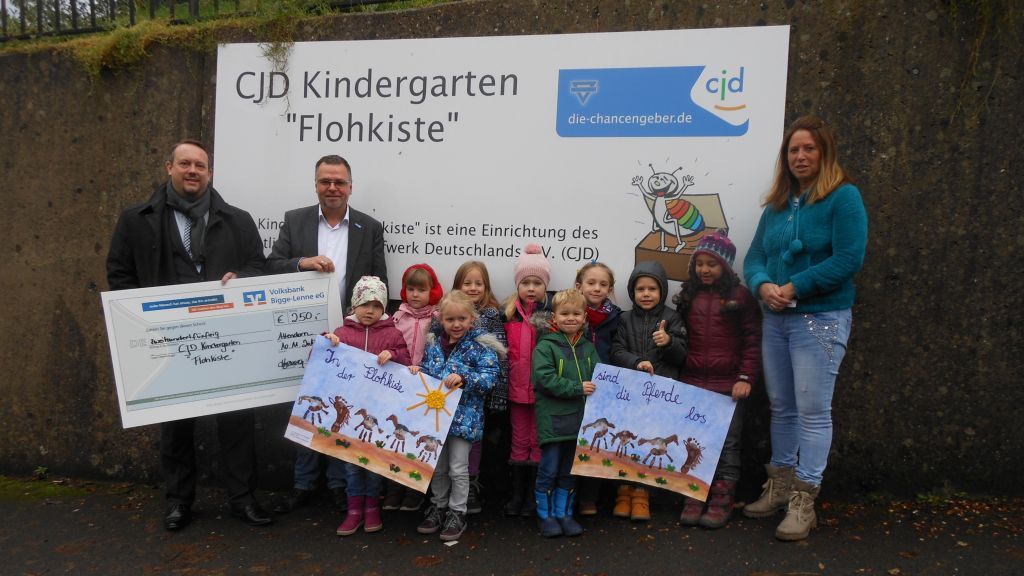 Der CJD-Kindergarten Flohkiste übernahm kürzlich eine Spende von der Volksbank Bigge-Lenne in Höhe von 250 Euro. von privat