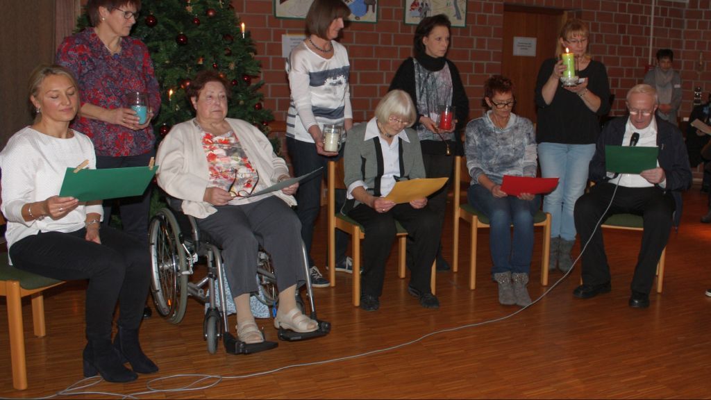 Bewohner und Angehörige feierten mit den Mitarbeitern des St. Josefsheims einen besinnlichen Abend. von privat