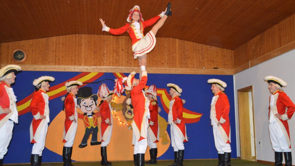 1100 Jecken feiern den Kreiskarneval in Attendorn. von Archiv Barbara Sander-Graetz