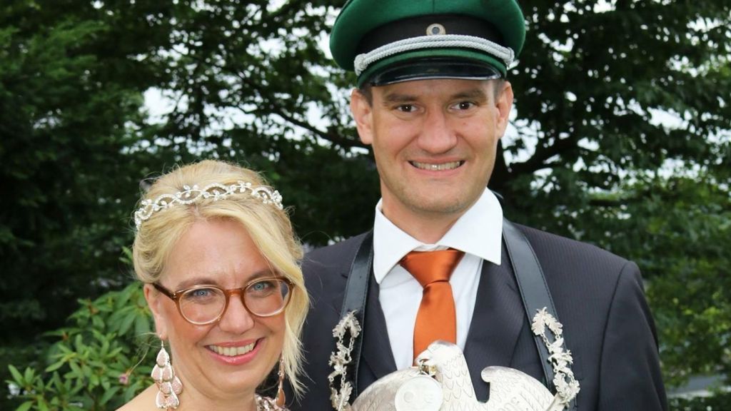 Das amtierende Königspaar Karl-Ulrich und Bianka Vogt. von Heimatschutzverein Rhode
