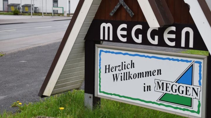 Papier-Container vor Caritas-Aufwind-Kindergarten in Meggen