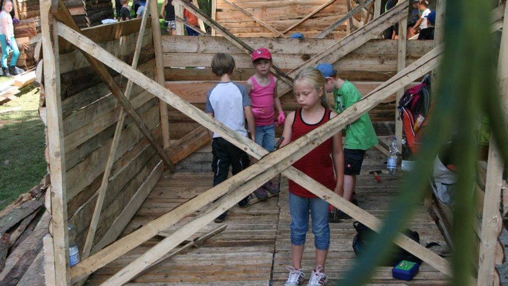 Im Sommer bauen Kinder wieder mit der OT Grevenbrück einen Abenteuerspielplatz. von privat
