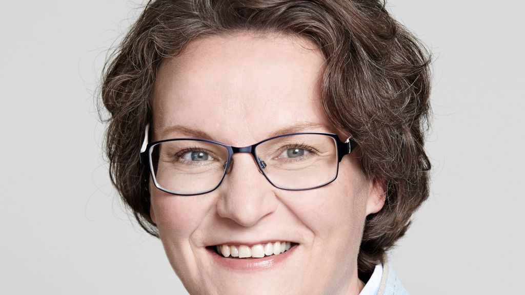 NRW-Ministerin Ina Scharrenbach zu Gast nimmt am Diskussionsabend teil. von F. Berger
