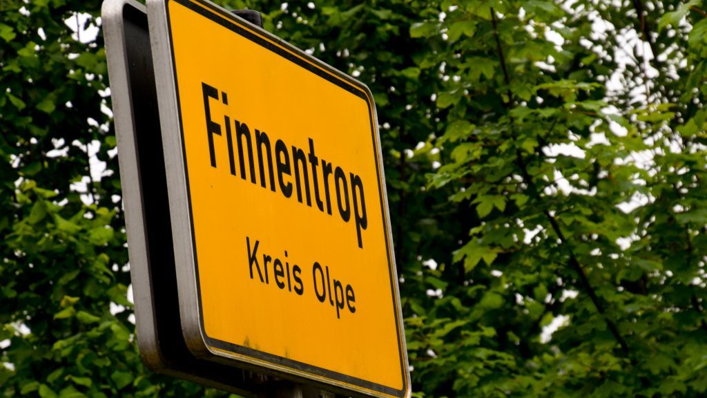 Beschädigungen am Schulzentrum Finnentrop: Die Gemeinde Finnentrop hat eine Belohnung auf den oder die Täter ausgesetzt.