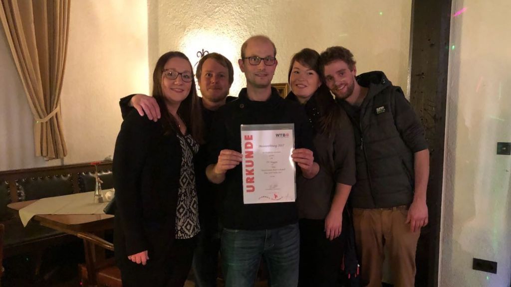 Für ihren ersten Platz beim deutschen Turnfest gab es jetzt in Hamm eine Urkunde und ein Geschenk: (von links) Eva Schulte, Kai Schwartpaul, Dominik Rannefeld, Vanessa Czekay und Lars Schulte. von privat