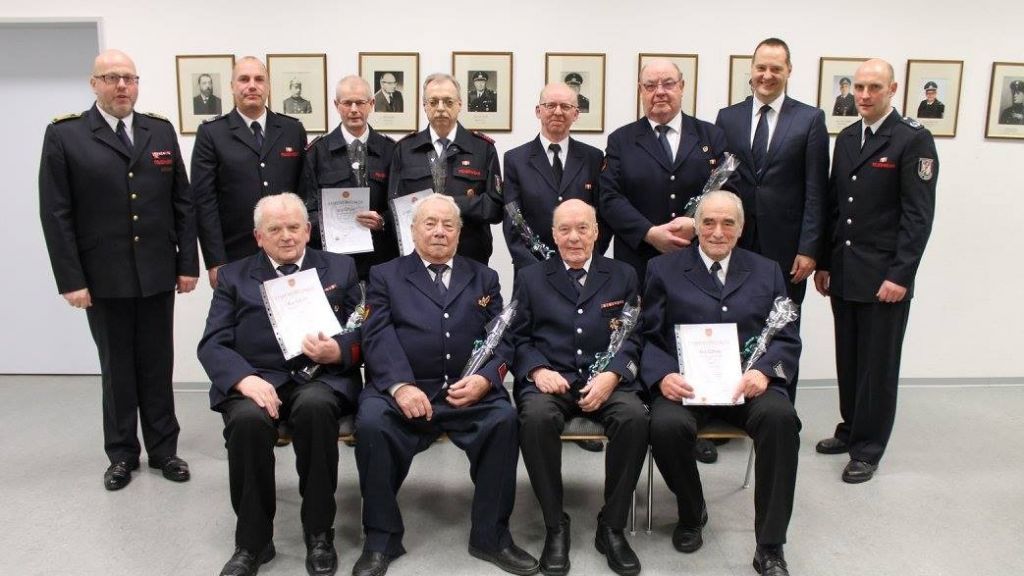 Viele Kameraden der Freiwilligen Feuerwehr Olpe wurden für ihre langjährige Mitgliedschaft geehrt. von privat