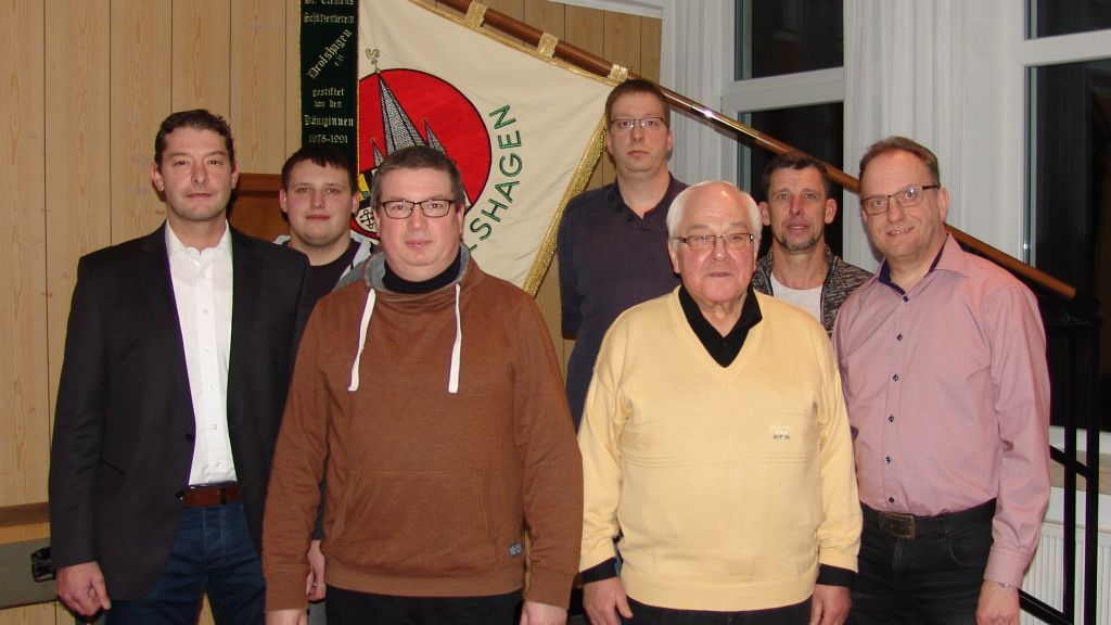 Bilden den neuen Vorstand (von links): Rene Hesse, Sascha Ackerschott, Martin Wrede, Christoph Harnischmacher, Manfred Schmalschläger, Jürgen Ackerschott und Michael Tump. von privat