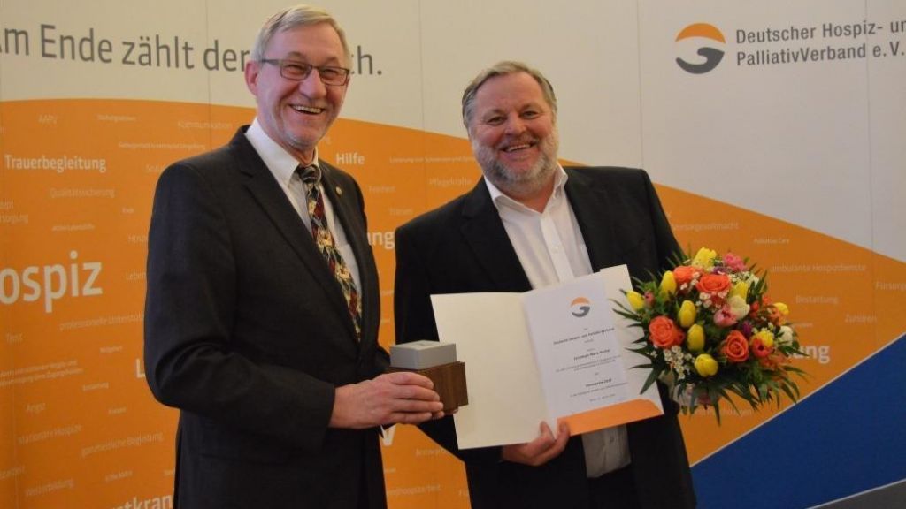 Rüdiger Barth mit dem stellvertretendem Vorsitzenden des DHPV Erich Lange (links). von privat